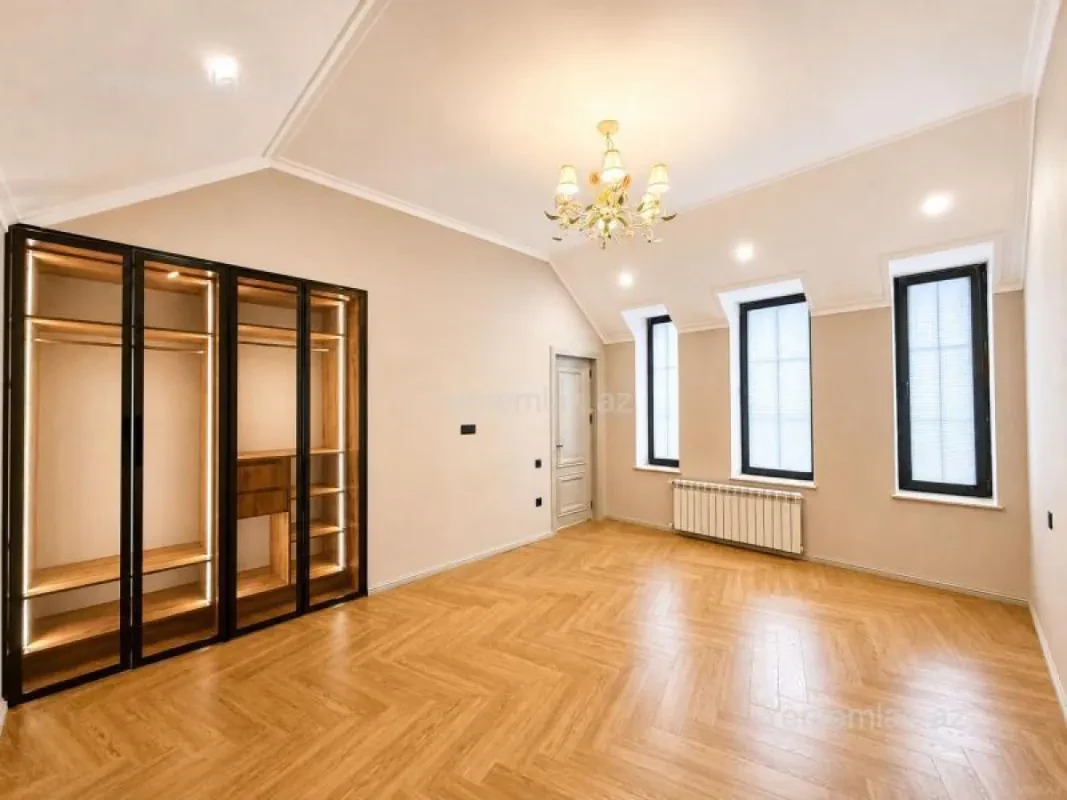 Satılır 5 otaqlı həyət evi 220 m²