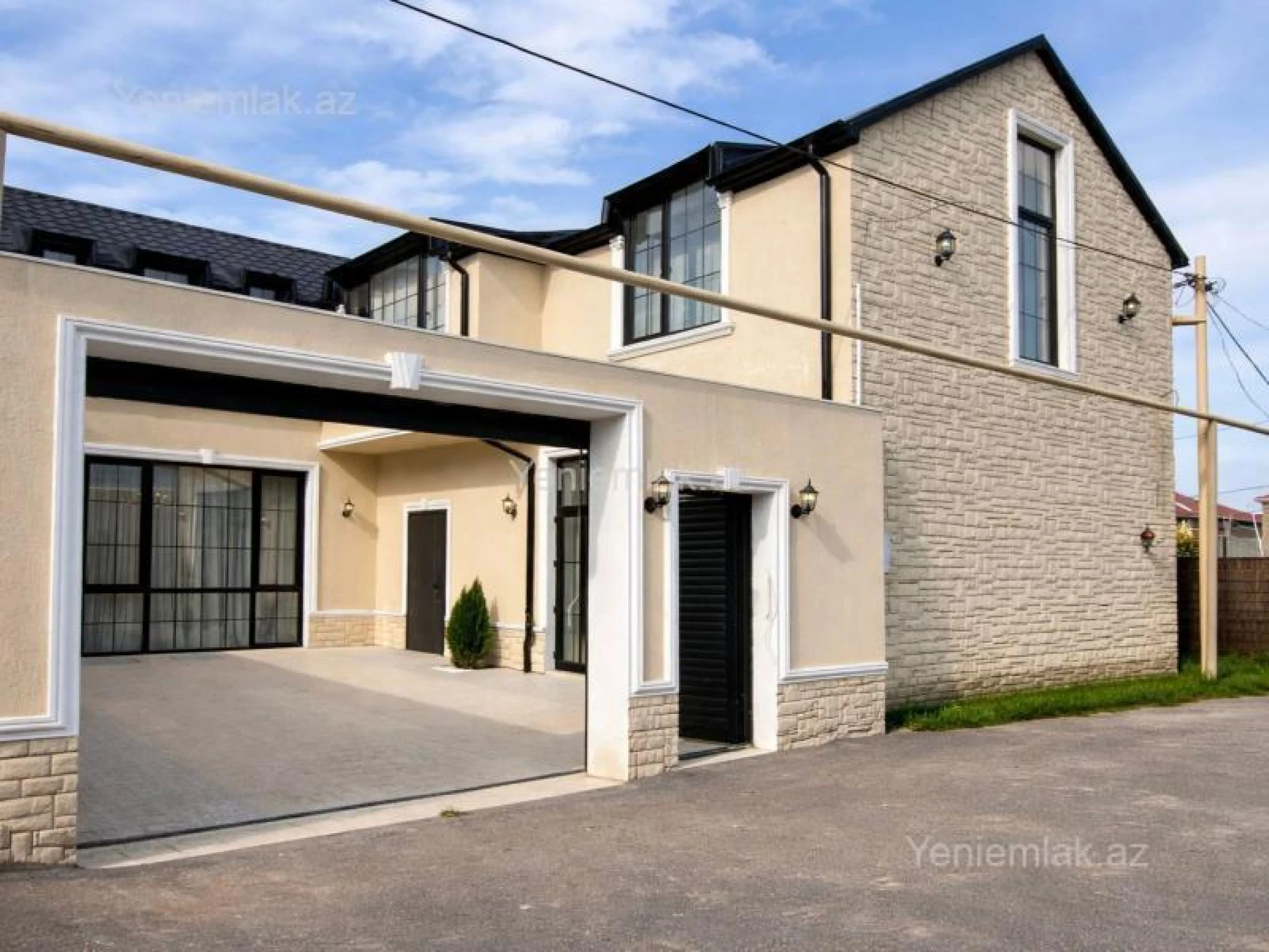 Satılır 5 otaqlı həyət evi 220 m²