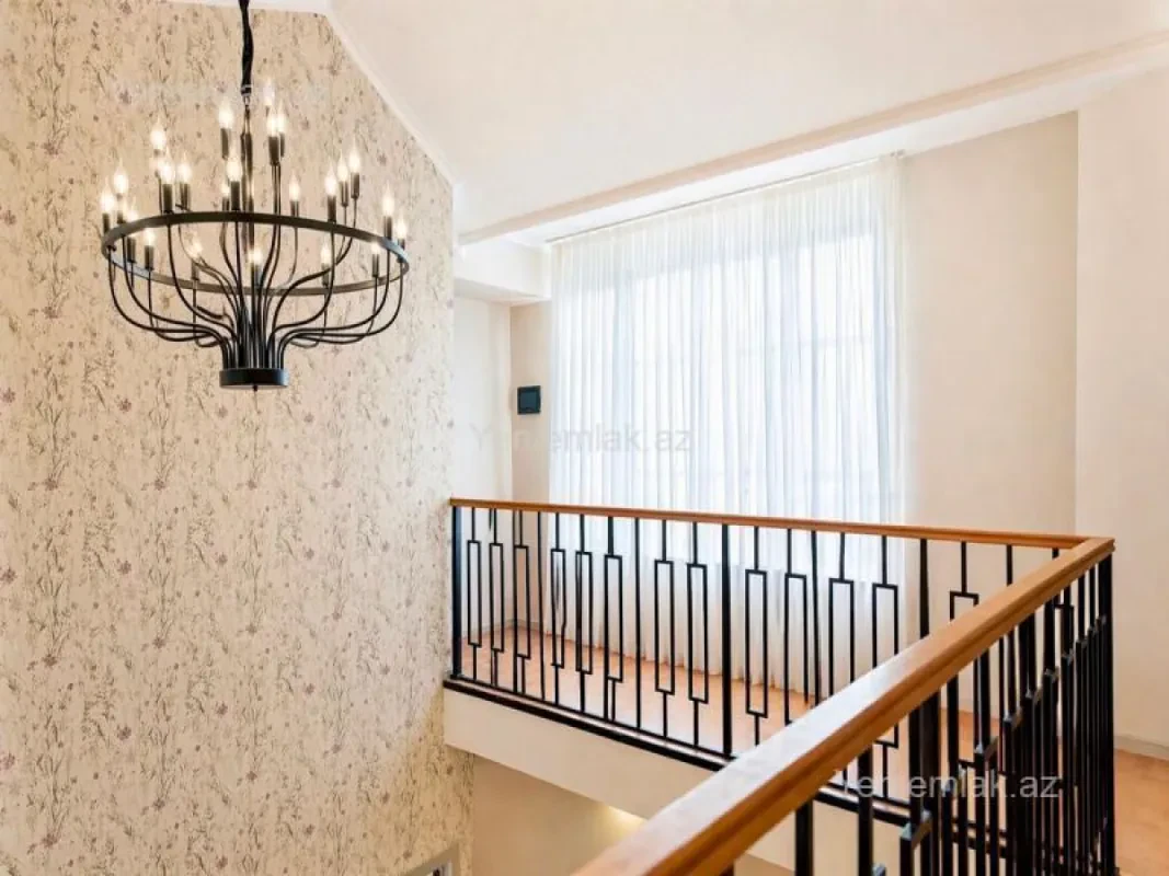 Satılır 5 otaqlı həyət evi 220 m²