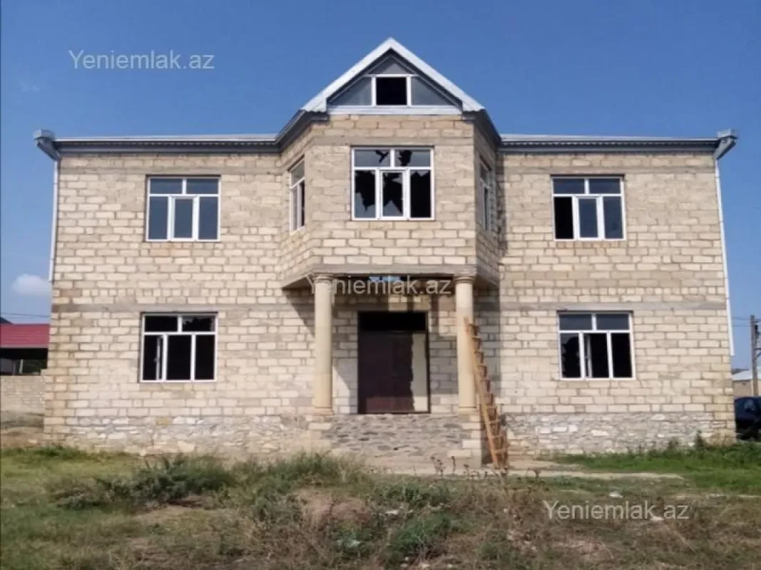 Satılır 8 otaqlı həyət evi 320 m²