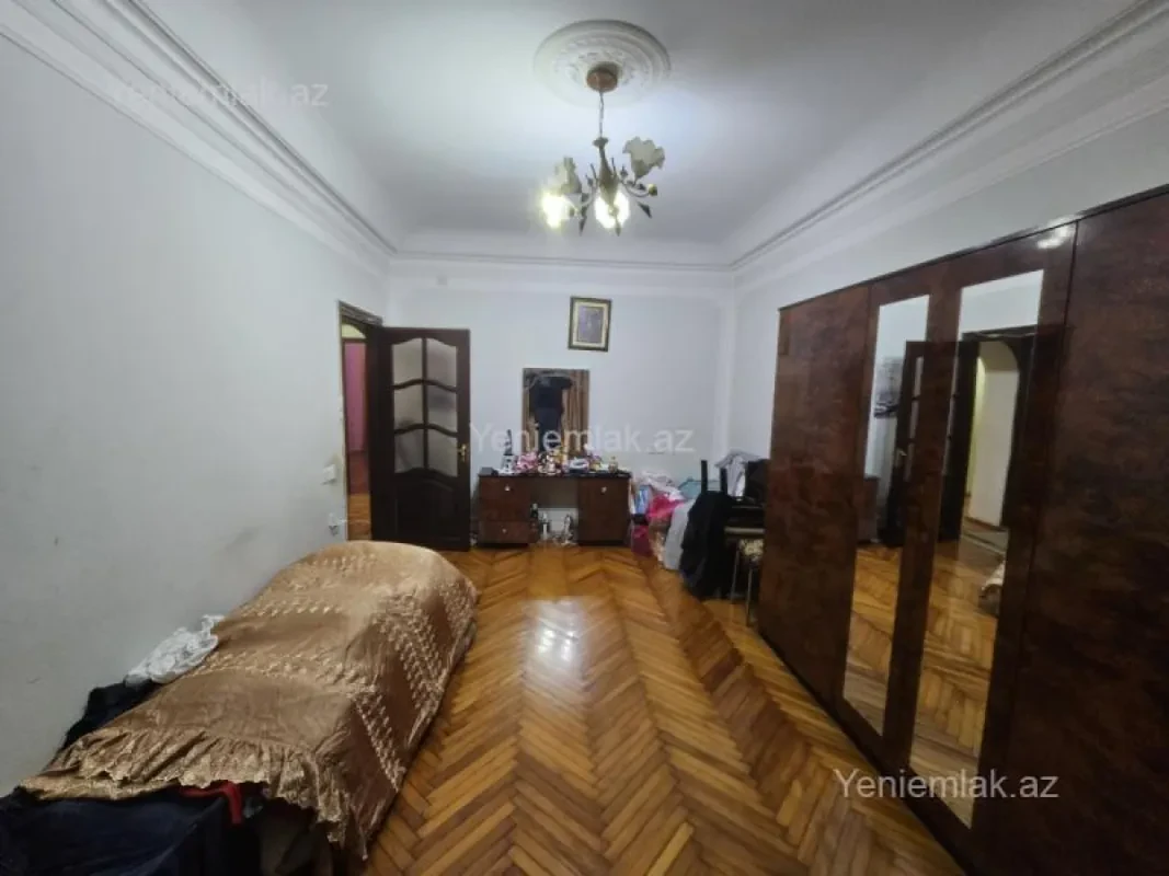 Satılır 3 otaqlı köhnə tikili 90 m²