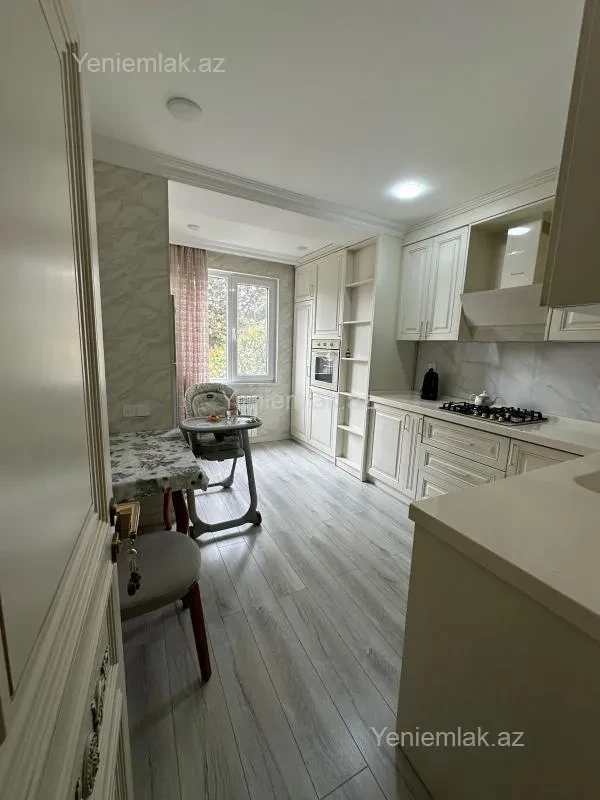 Satılır 2 otaqlı köhnə tikili 60 m²
