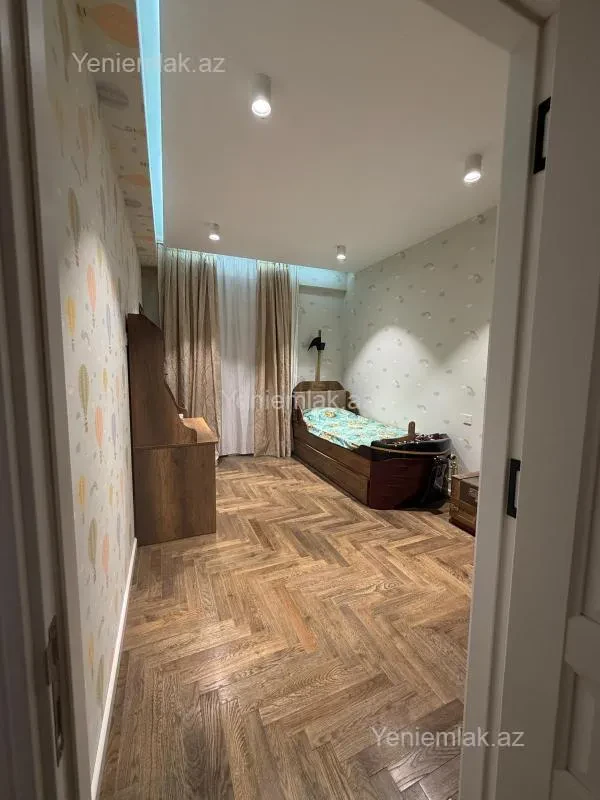 Satılır 3 otaqlı yeni tikili 125 m²