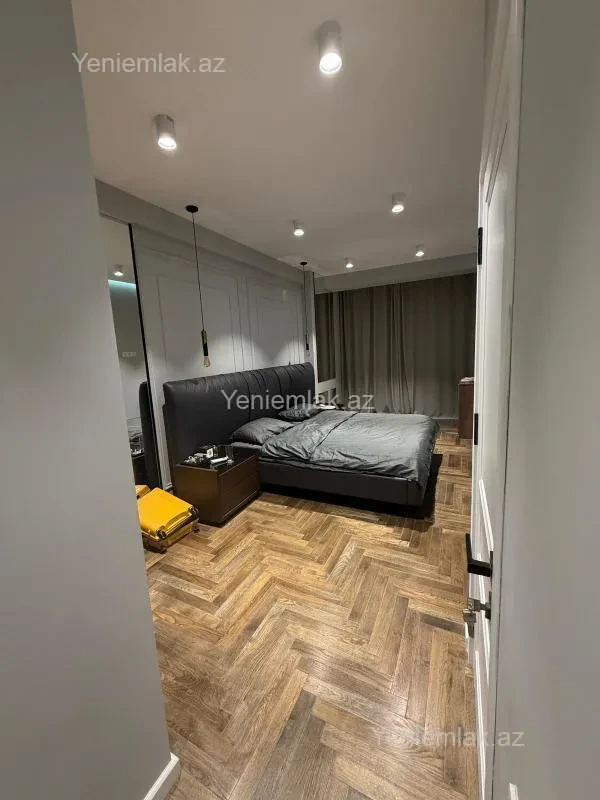 Satılır 3 otaqlı yeni tikili 125 m²