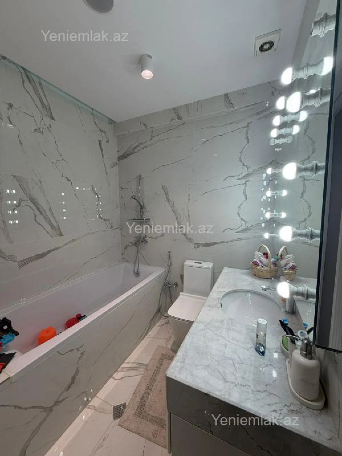 Satılır 3 otaqlı yeni tikili 125 m²