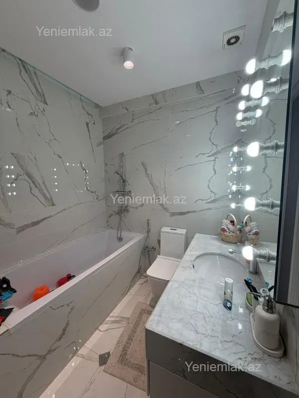 Satılır 3 otaqlı yeni tikili 125 m²