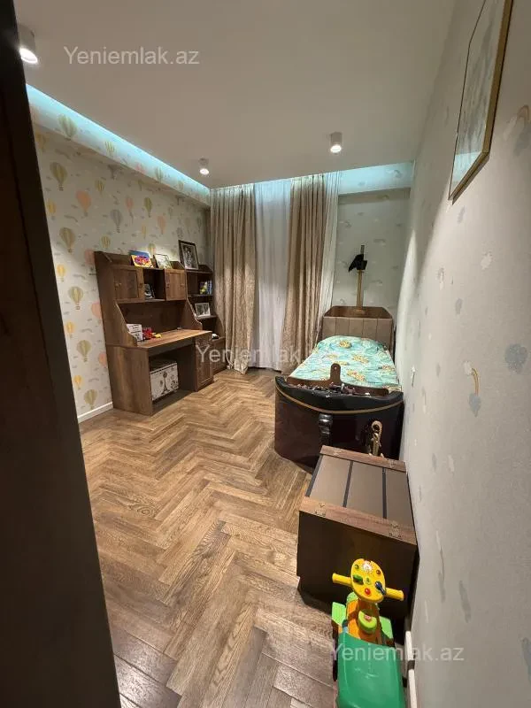 Satılır 3 otaqlı yeni tikili 125 m²