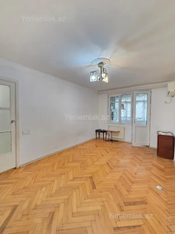 Satılır 2 otaqlı köhnə tikili 50 m²