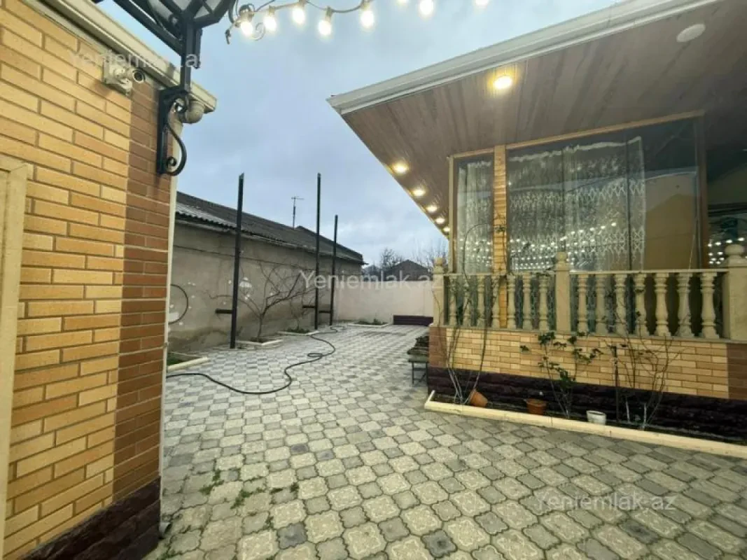 Satılır 5 otaqlı həyət evi 255 m²