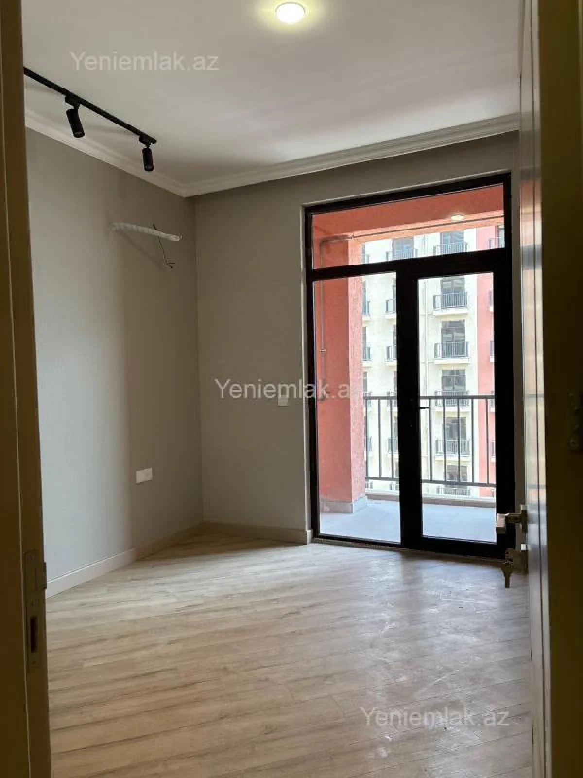 Satılır 2 otaqlı yeni tikili 60 m²