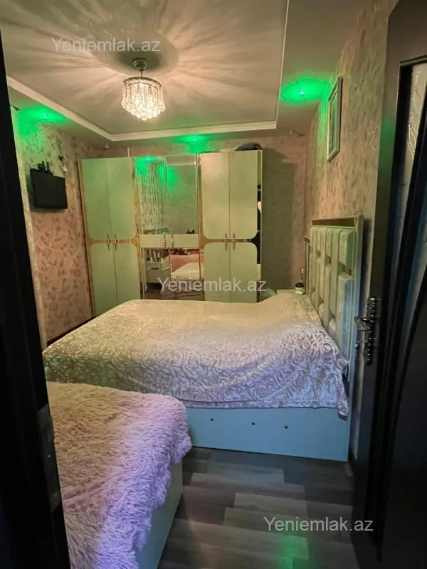 Satılır 2 otaqlı köhnə tikili 70 m²