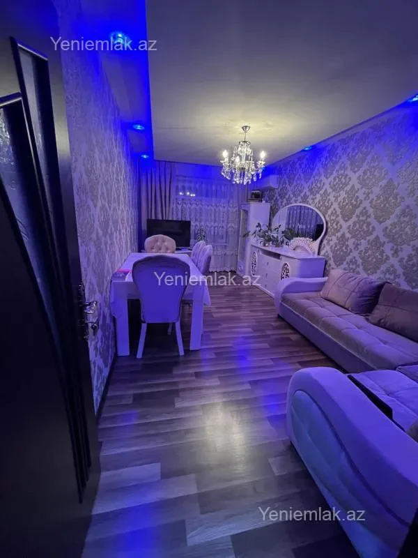 Satılır 2 otaqlı köhnə tikili 70 m²