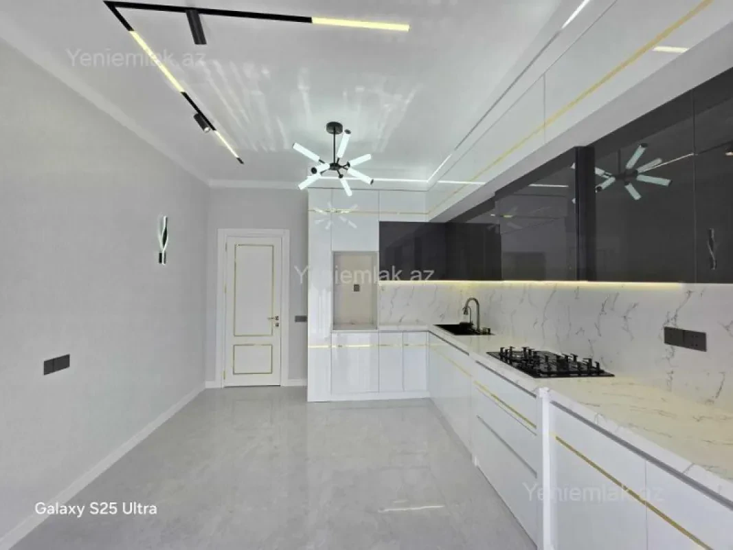 Satılır 4 otaqlı yeni tikili 190 m²