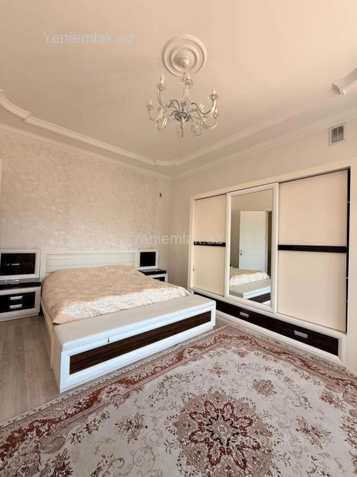 Satılır 7 otaqlı həyət evi 360 m²