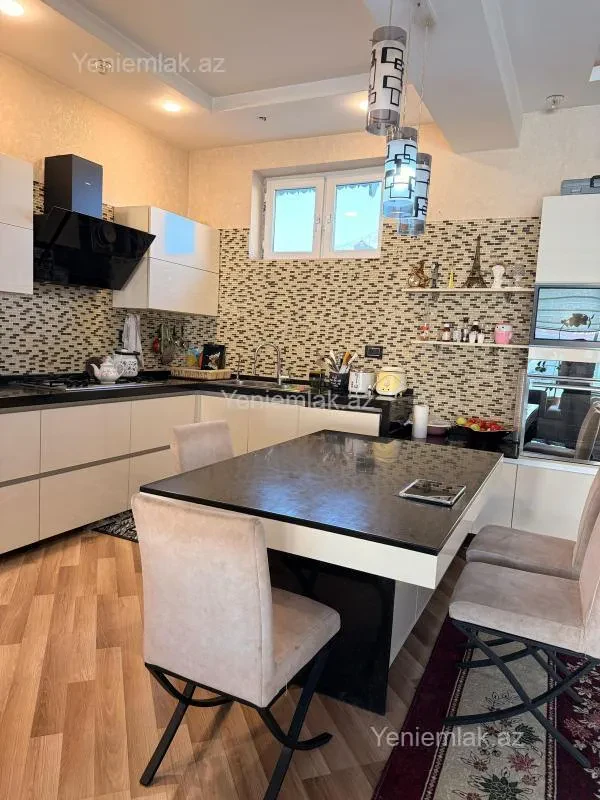 Satılır 7 otaqlı həyət evi 360 m²