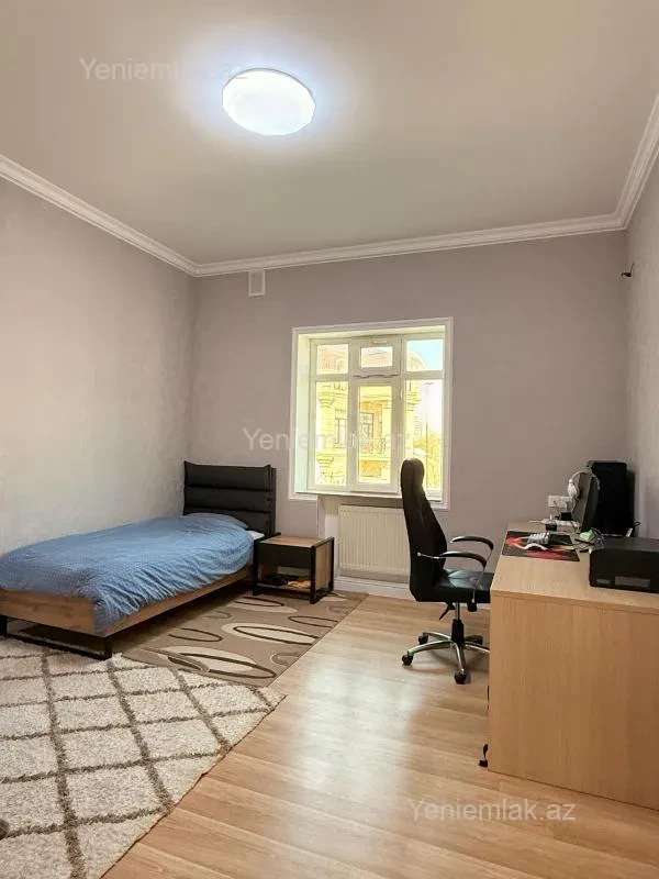 Satılır 7 otaqlı həyət evi 360 m²
