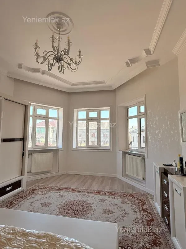 Satılır 7 otaqlı həyət evi 360 m²