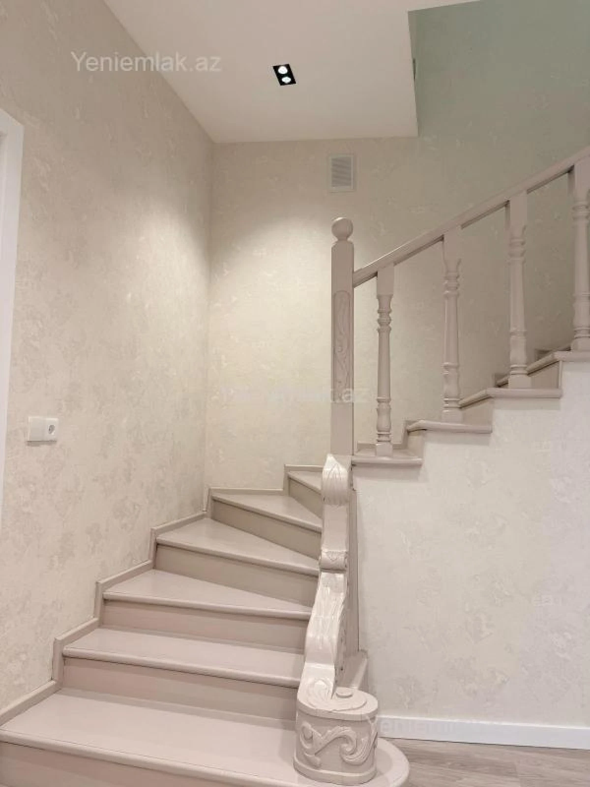 Satılır 7 otaqlı həyət evi 360 m²