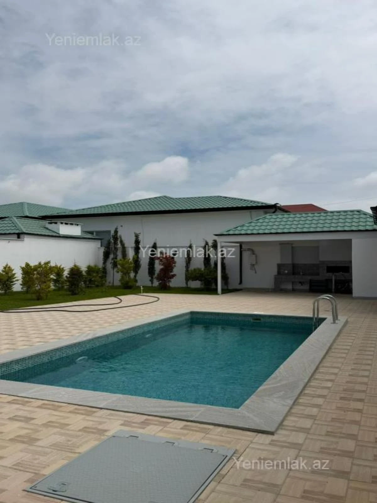 Satılır 4 otaqlı həyət evi 180 m²
