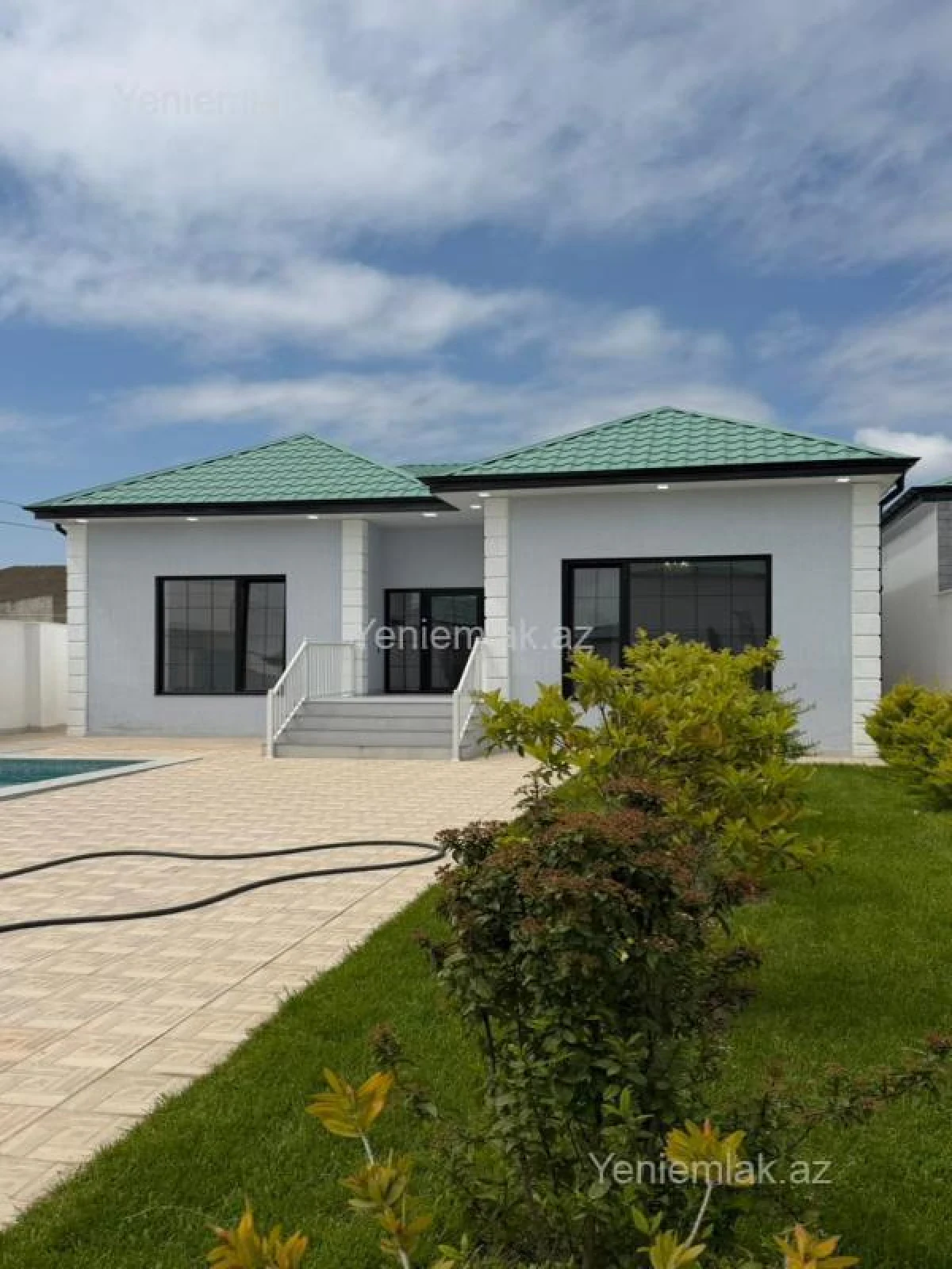 Satılır 4 otaqlı həyət evi 180 m²