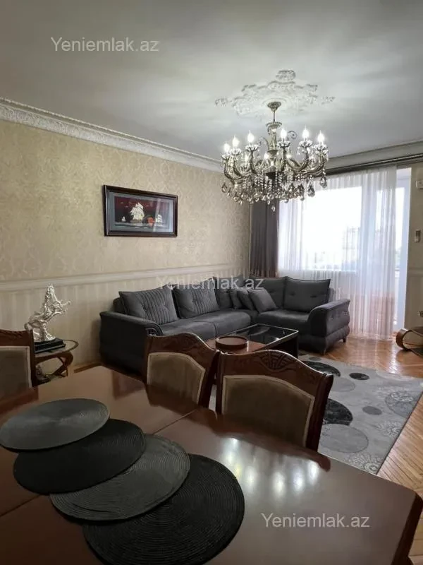 Satılır 4 otaqlı köhnə tikili 110 m²
