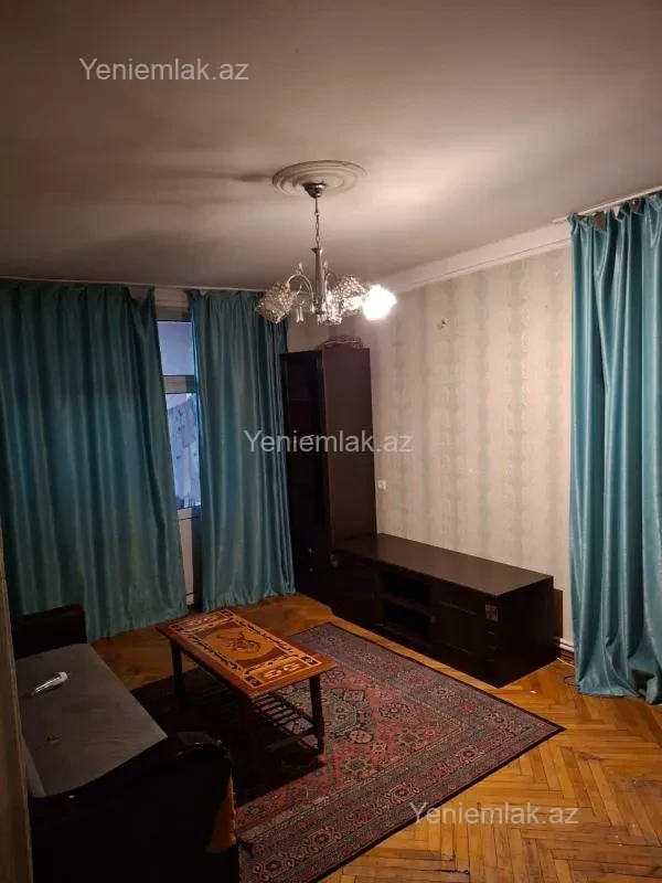 Satılır 2 otaqlı köhnə tikili 60 m²