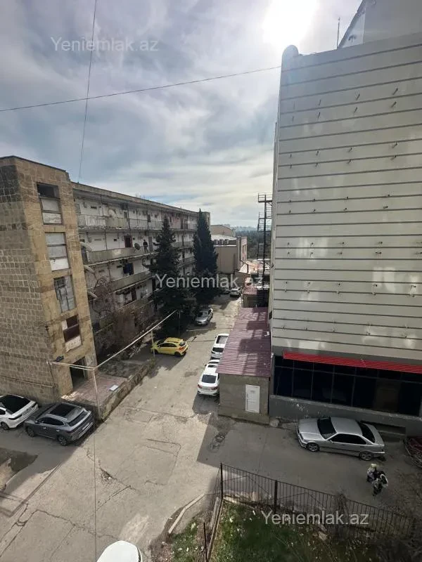 Satılır 3 otaqlı köhnə tikili 80 m²