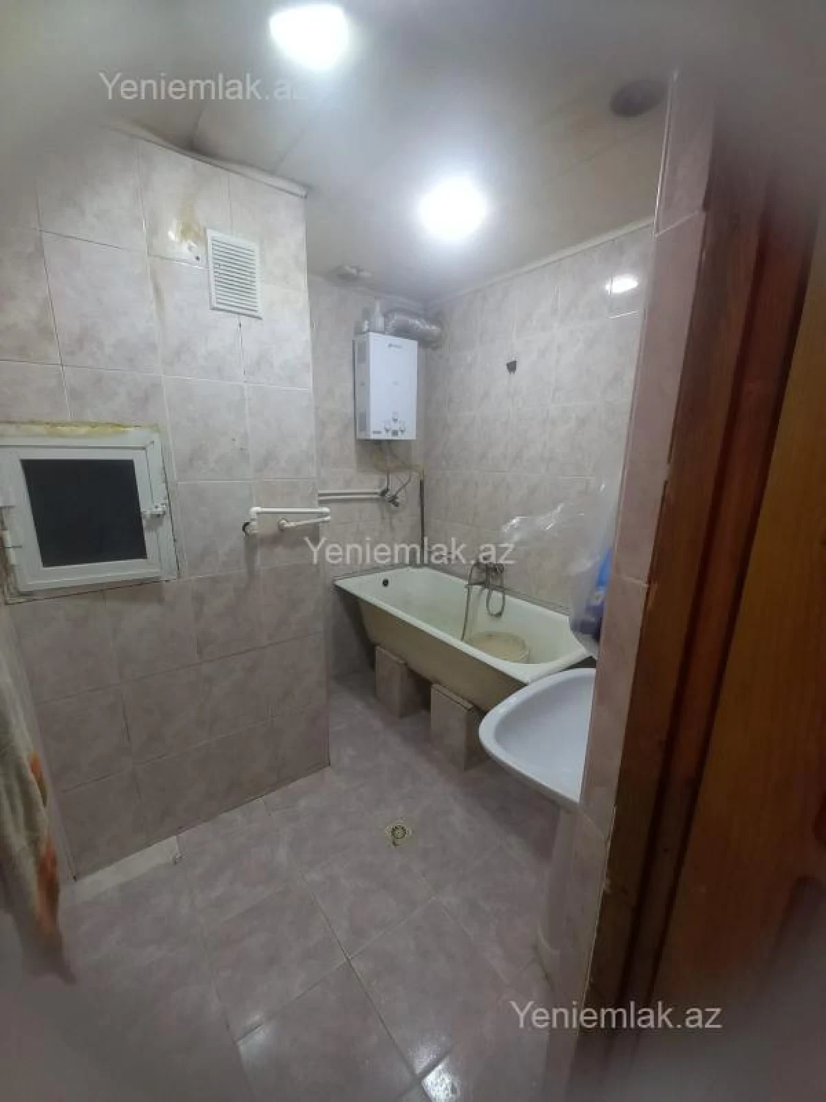 Satılır 2 otaqlı köhnə tikili 65 m²