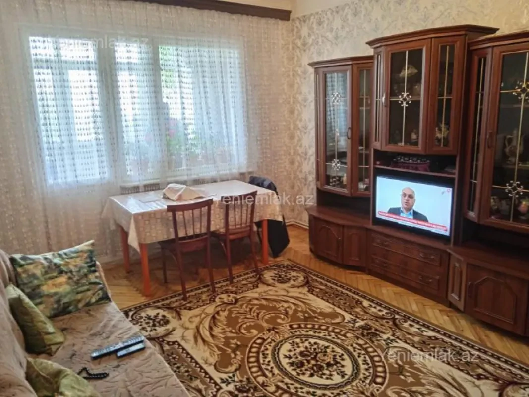 Satılır 3 otaqlı köhnə tikili 75 m²