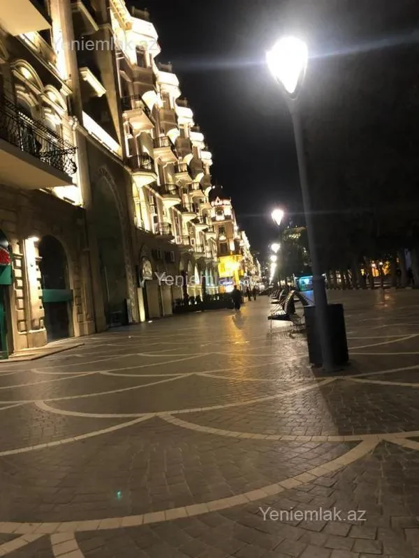Satılır 3 otaqlı köhnə tikili 128 m²