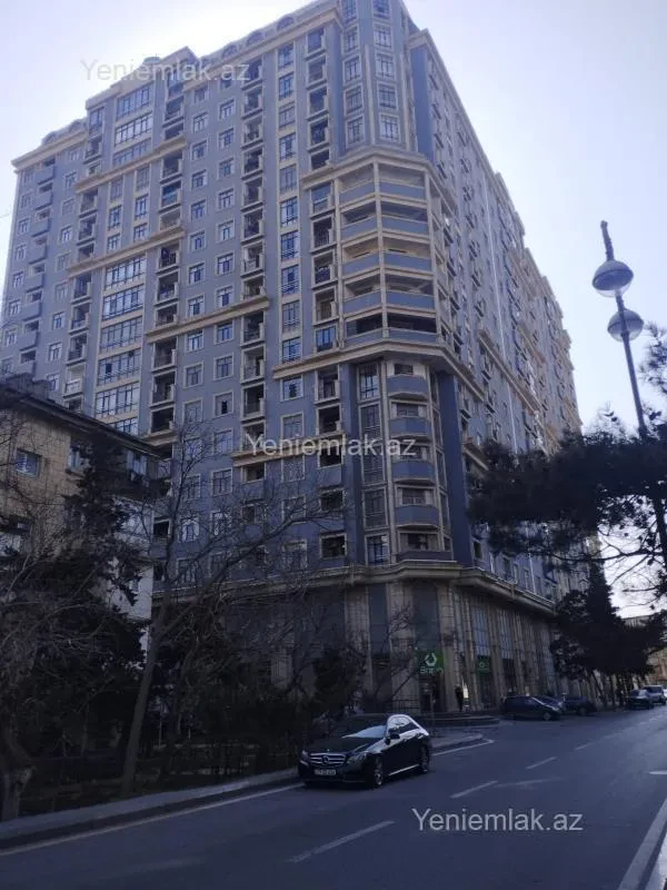 Satılır 3 otaqlı yeni tikili 132 m²