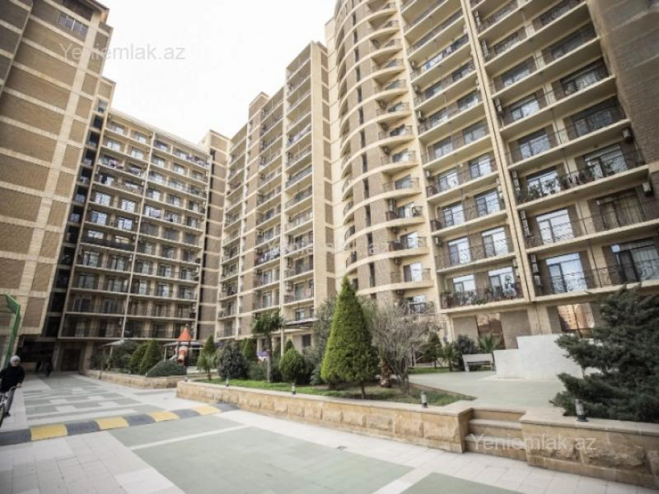 Satılır 4 otaqlı yeni tikili 200 m²
