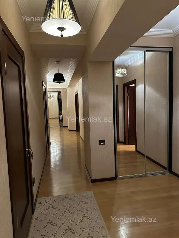 Satılır 4 otaqlı yeni tikili 200 m²