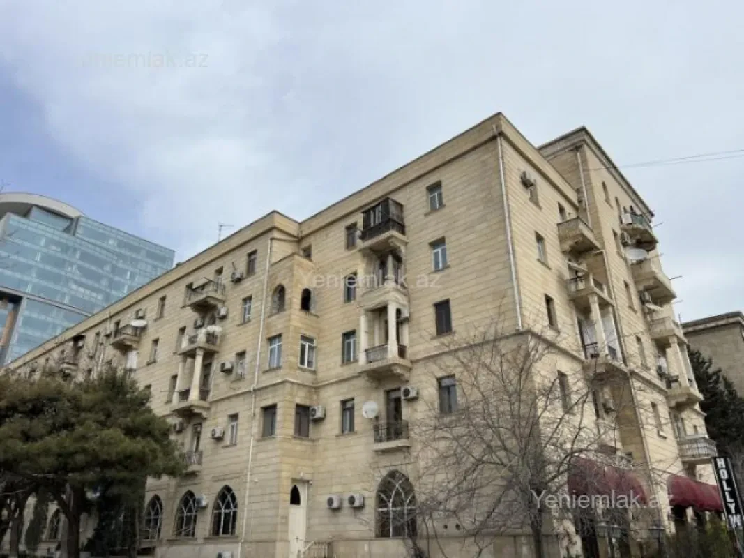 Satılır 2 otaqlı köhnə tikili 58 m²