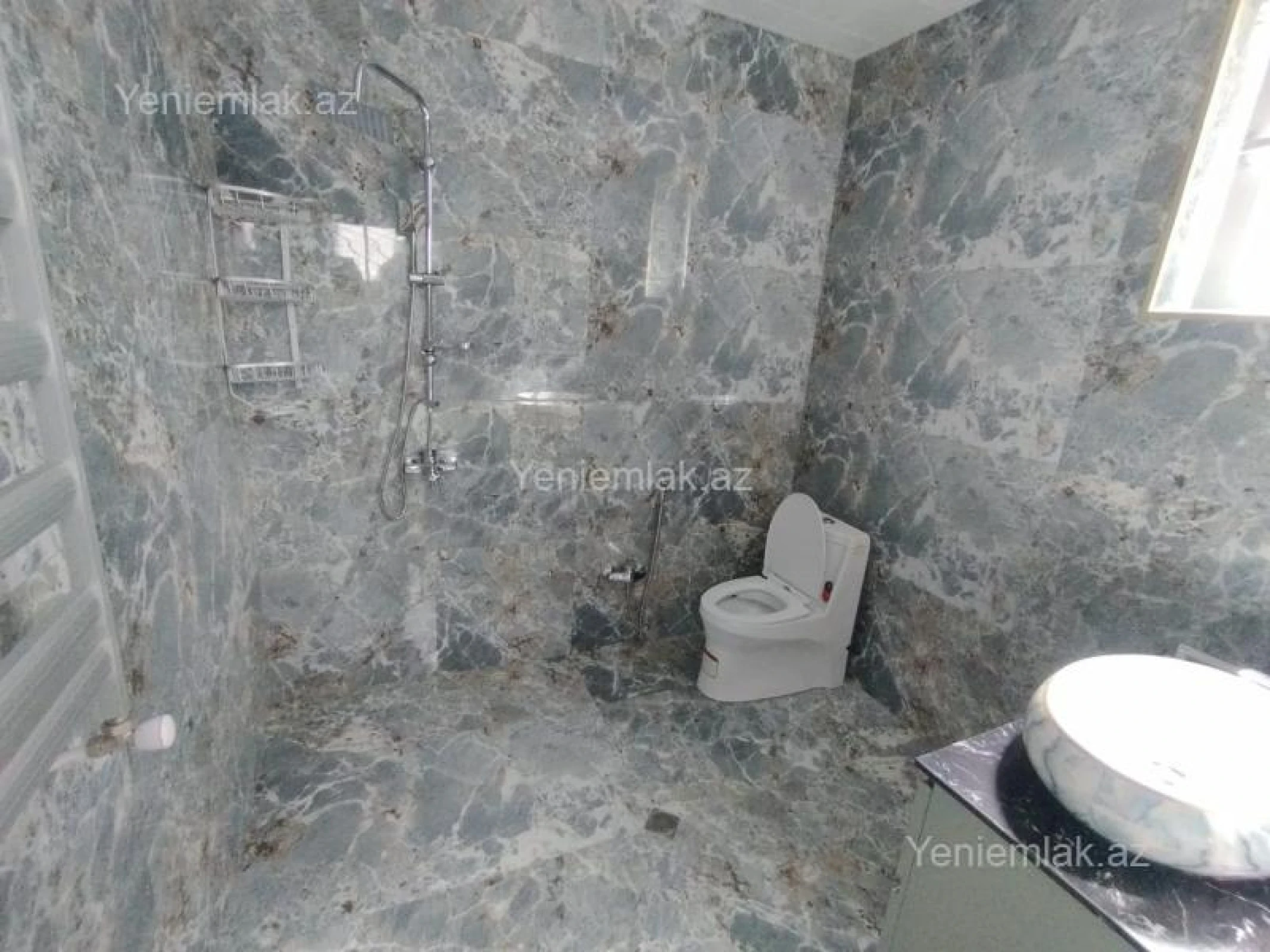 Satılır 5 otaqlı həyət evi 200 m²