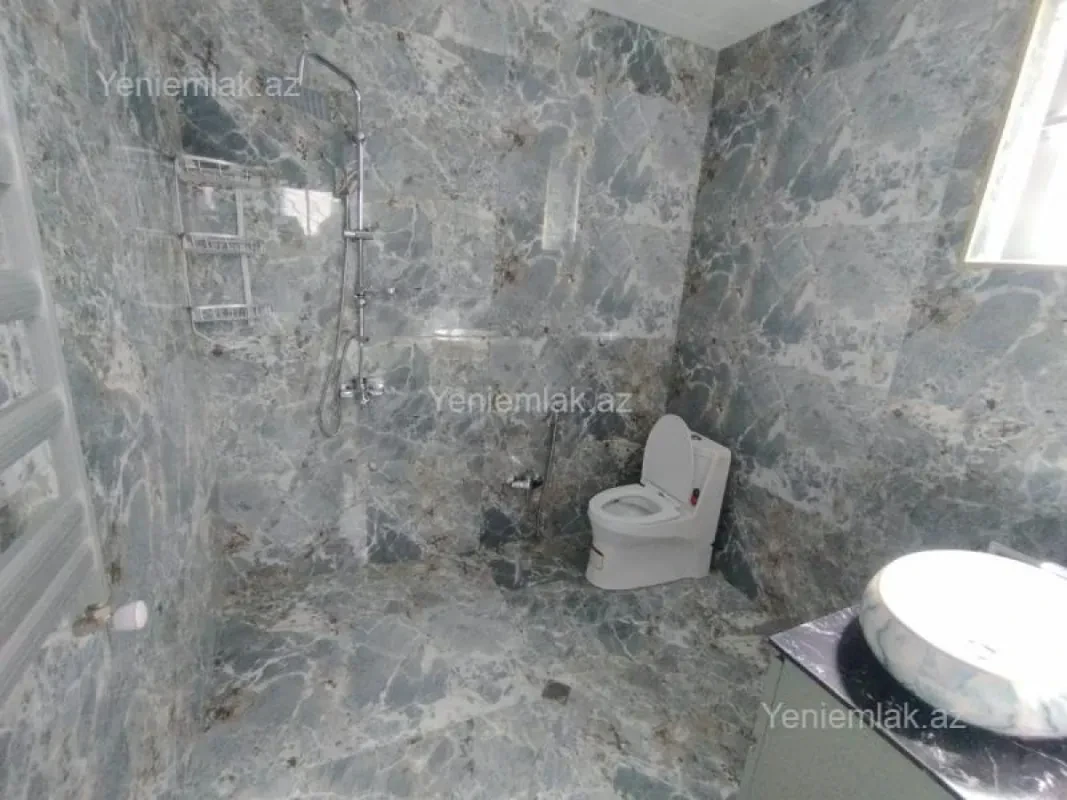 Satılır 5 otaqlı həyət evi 200 m²