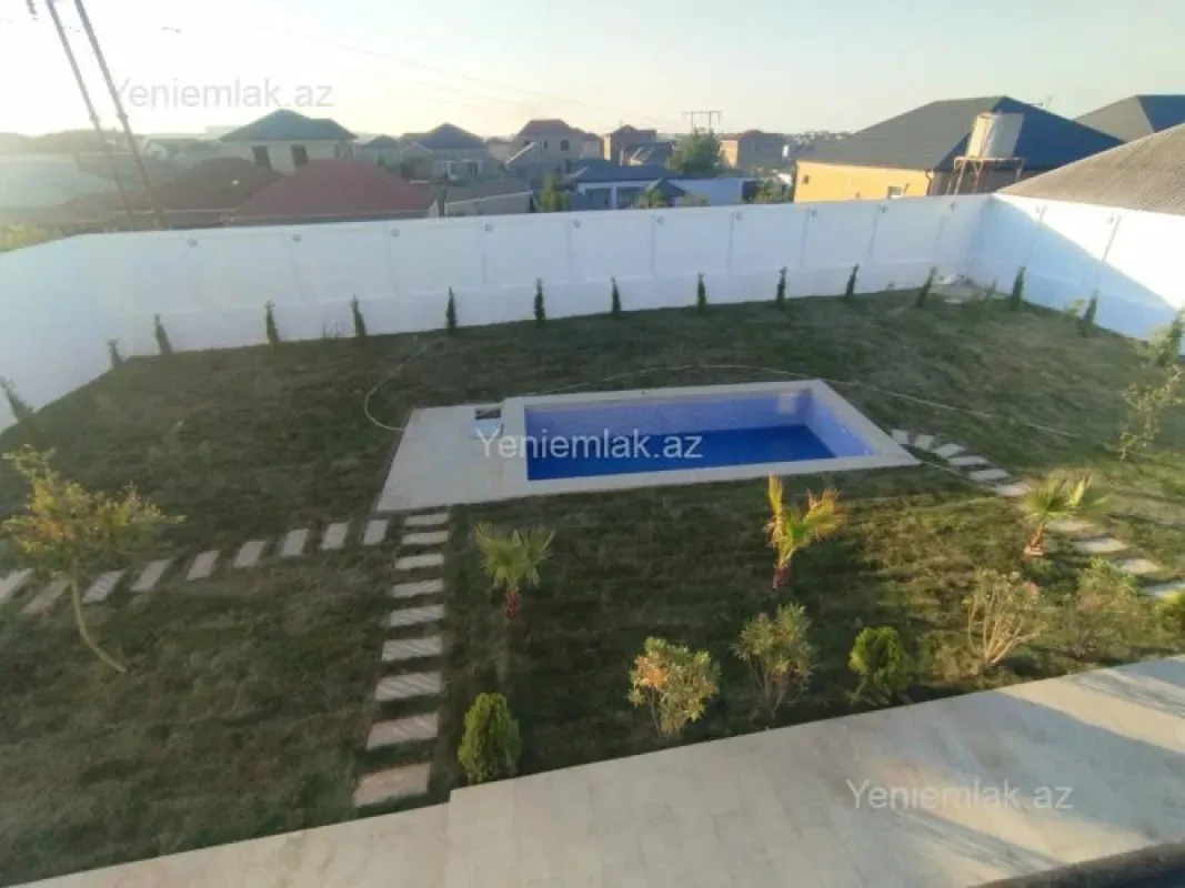 Satılır 5 otaqlı həyət evi 200 m²