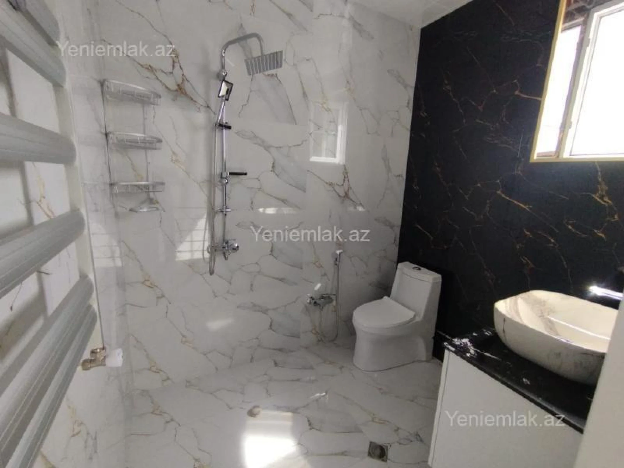 Satılır 5 otaqlı həyət evi 200 m²