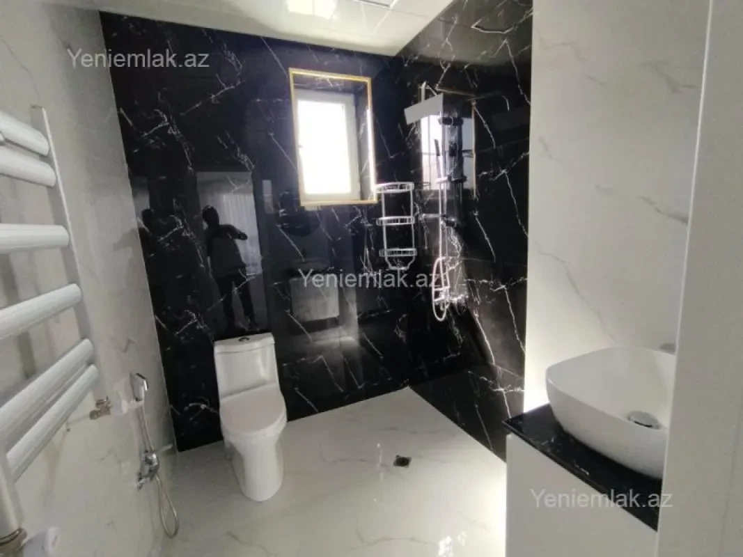 Satılır 5 otaqlı həyət evi 200 m²