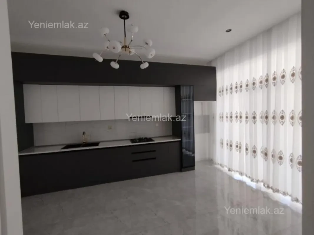 Satılır 5 otaqlı həyət evi 200 m²