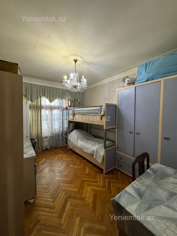 Satılır 5 otaqlı köhnə tikili 120 m²