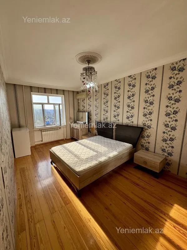 Satılır 4 otaqlı köhnə tikili 120 m²