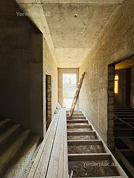 Satılır 5 otaqlı həyət evi 200 m²