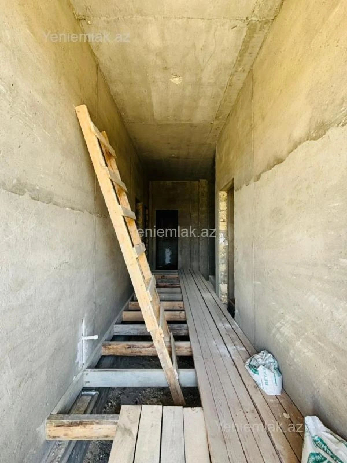 Satılır 5 otaqlı həyət evi 200 m²