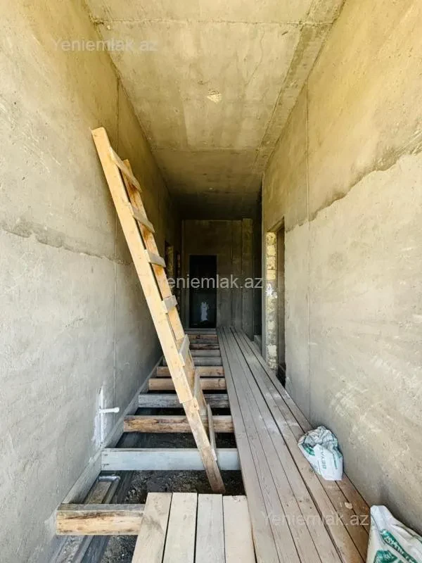 Satılır 5 otaqlı həyət evi 200 m²
