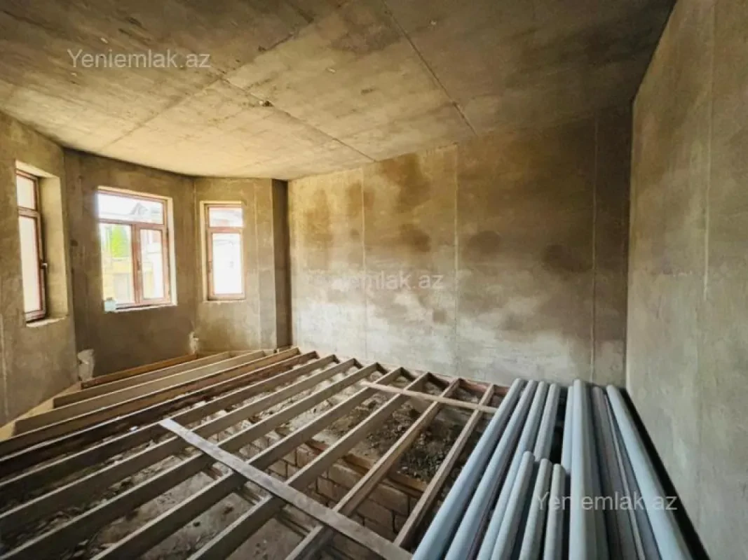 Satılır 5 otaqlı həyət evi 200 m²