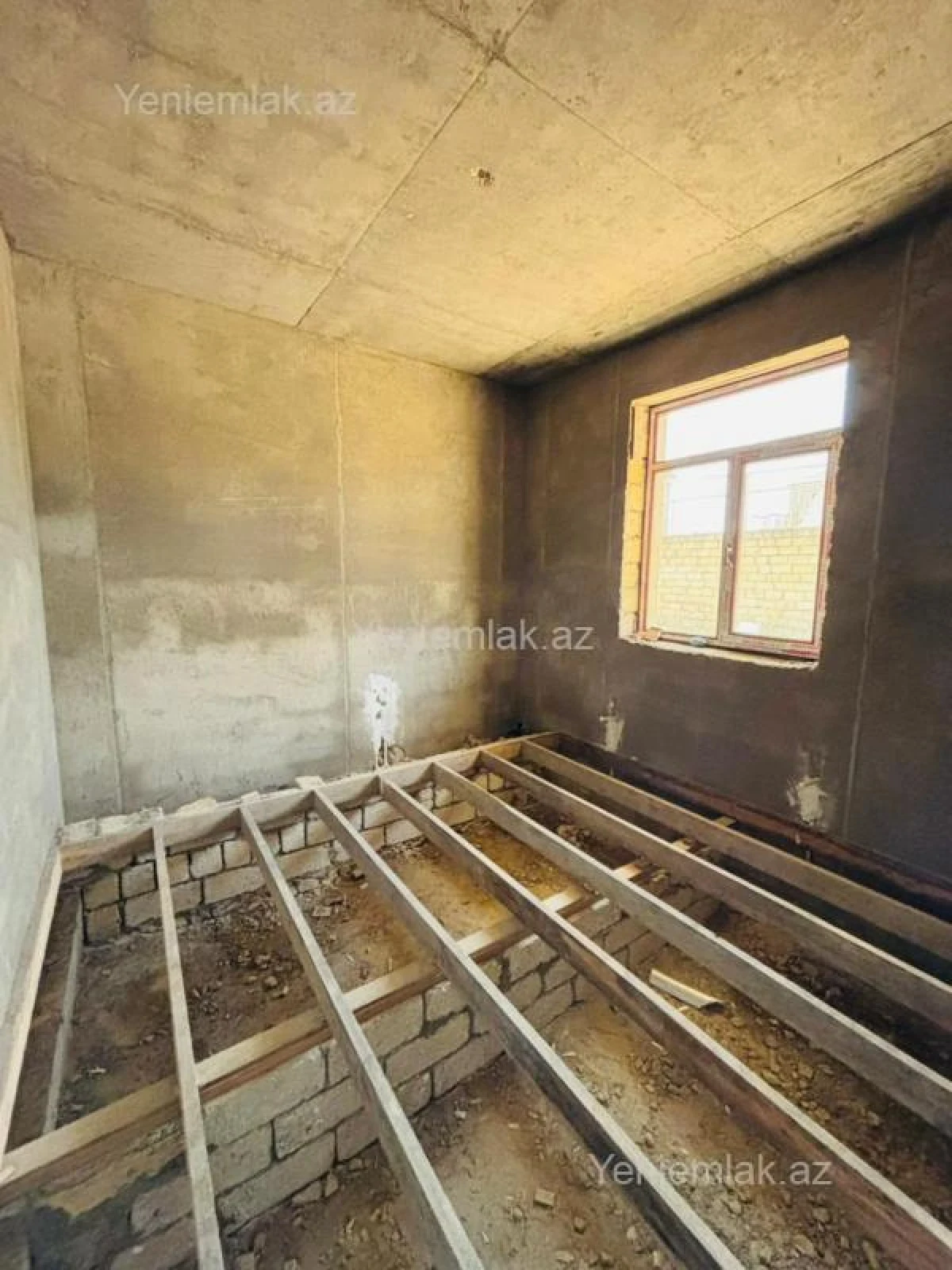 Satılır 5 otaqlı həyət evi 200 m²