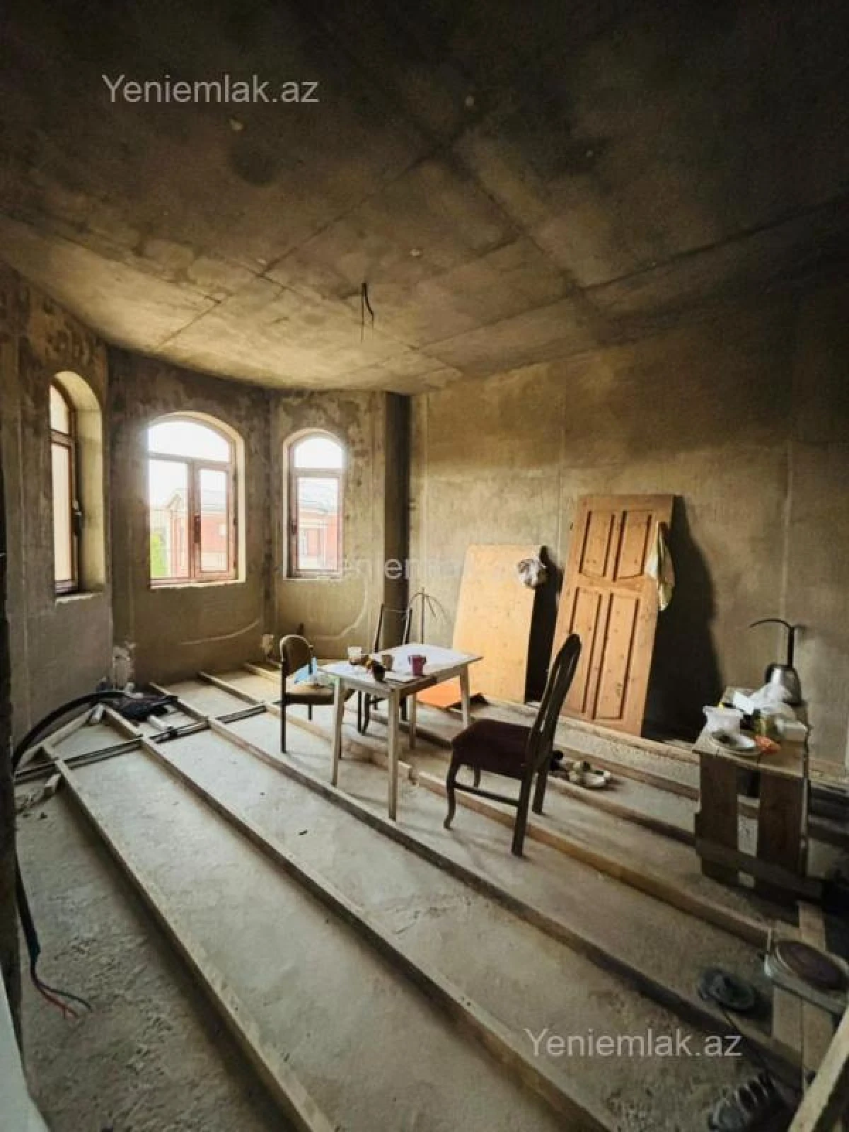 Satılır 5 otaqlı həyət evi 200 m²