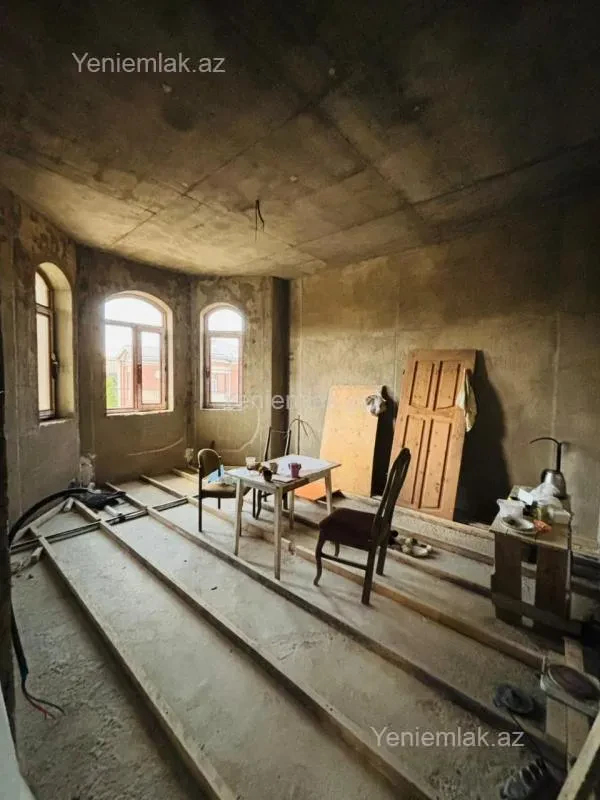 Satılır 5 otaqlı həyət evi 200 m²