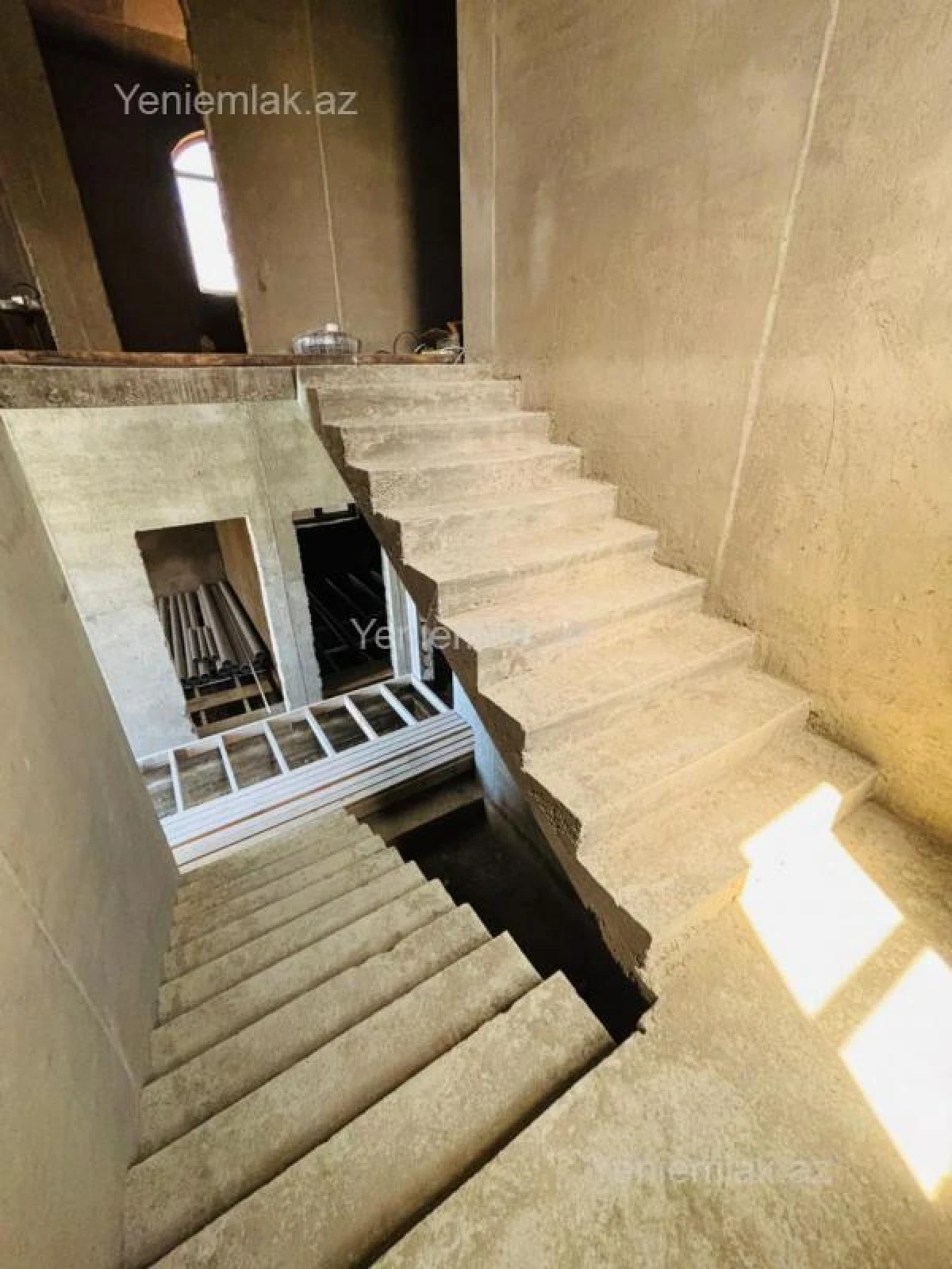 Satılır 5 otaqlı həyət evi 200 m²